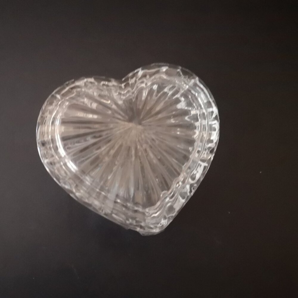 Vintage Crystal Heart Shaped Trinket / Jewelry Box with Lid & Radiant Cut Design - Picture 2 of 5